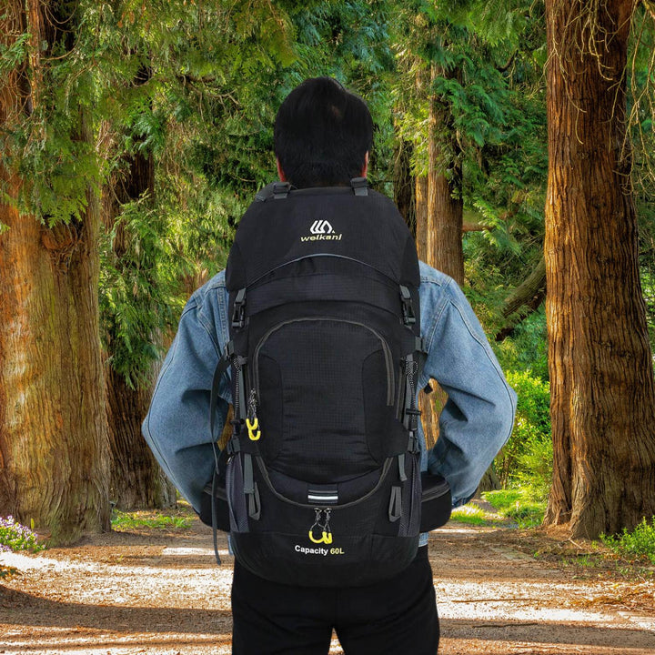 Sac à dos vert AdventurePack étanche, 60L, idéal pour randonnée et aventures, tissu robuste, grande capacité, confortabilités