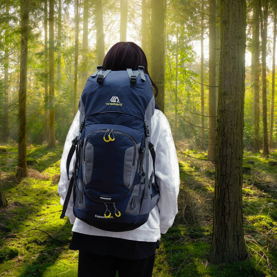 Sac à dos vert AdventurePack étanche, 60L, idéal pour randonnée et aventures, tissu robuste, grande capacité, confortabilités