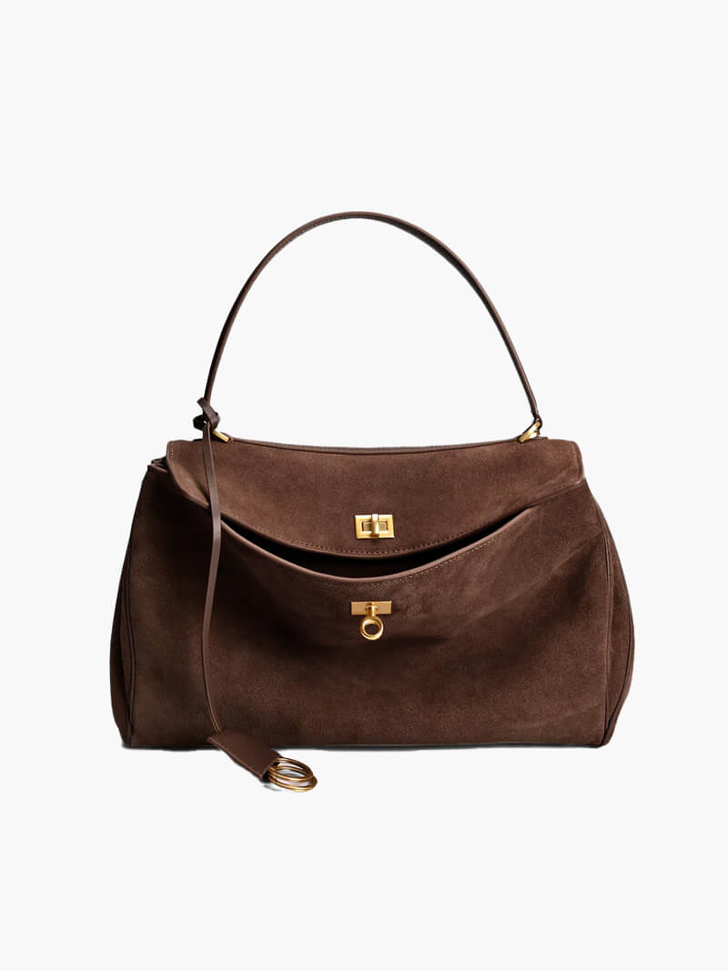 "Sac à main AMÉLIE en daim véritable, automne-hiver, élégant avec fermeture dorée et bandoulière réglable."