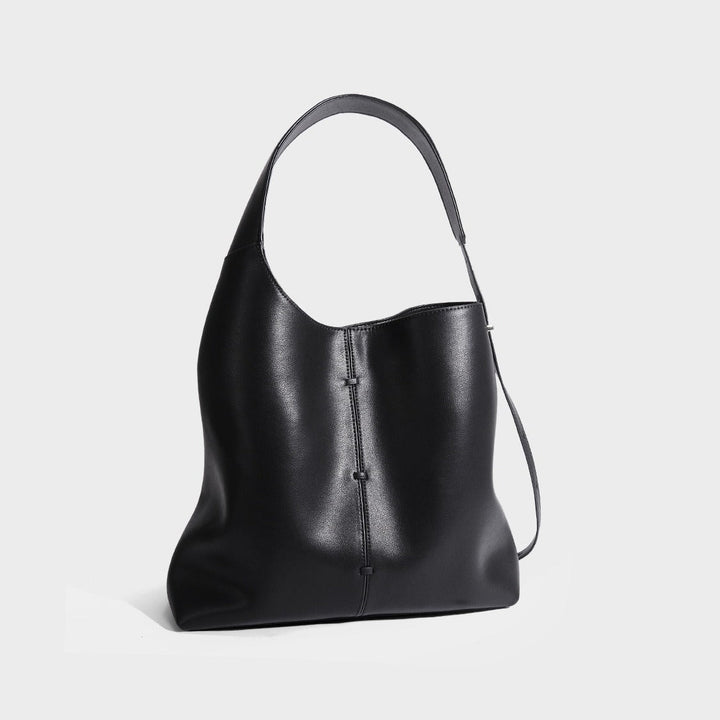 Sac à main femme élégant en cuir bleu foncé, minimaliste et urbain, dimensions 35x26x12 cm avec bandoulière ajustable.