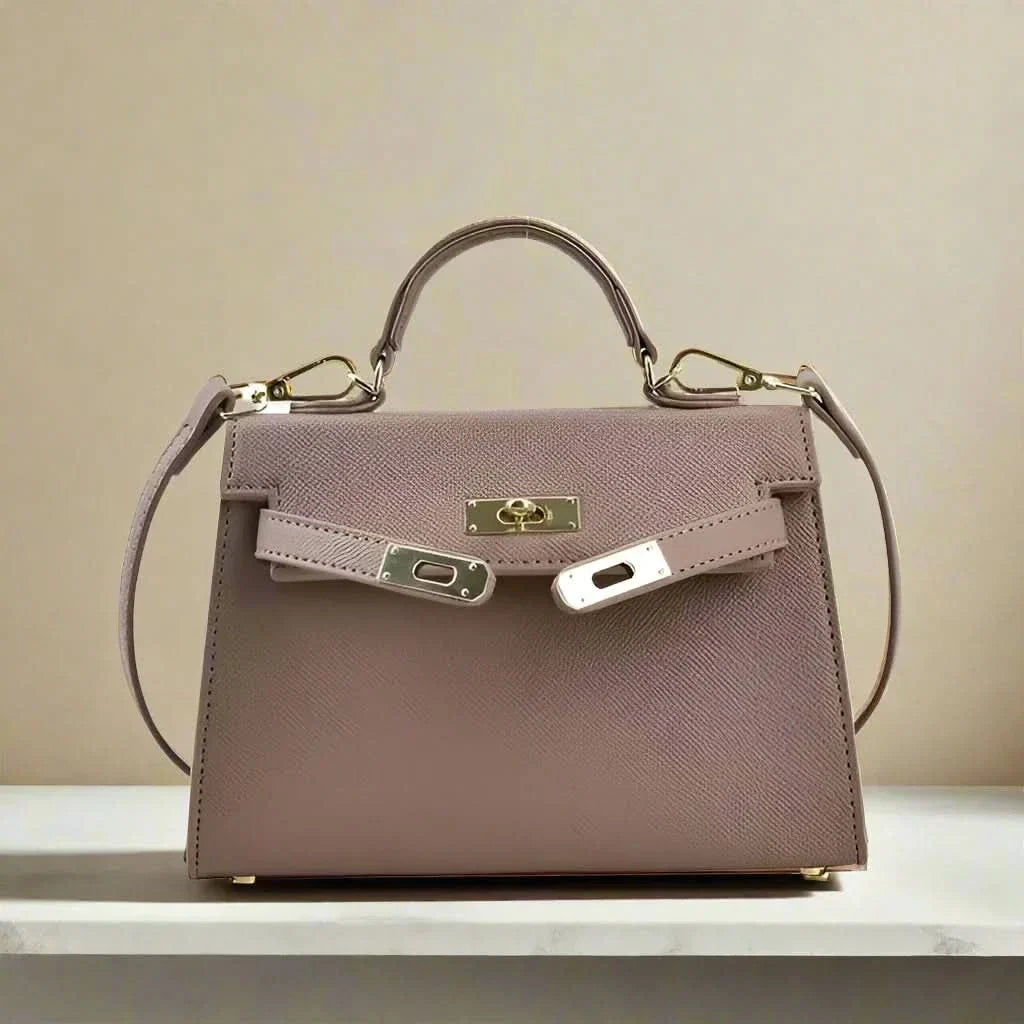 "Sac à main luxe femme, élégant et pratique, en cuir, noir et blanc, avec détails raffinés, polyvalent et spacieux"