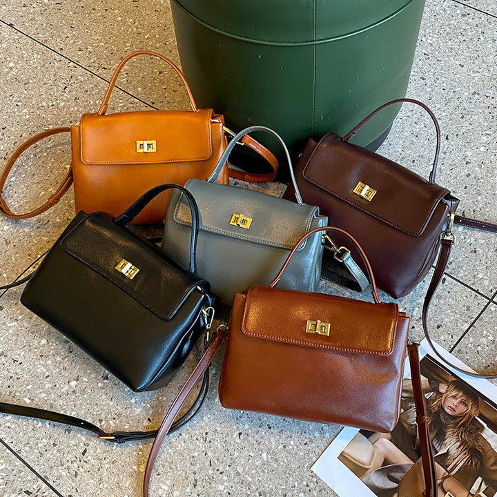 "sac à main minimaliste en cuir de vachette élégance moderne style urbain avec poches et compartiments"