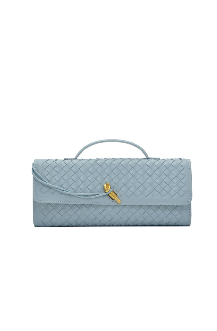 Sac à épaule femme tressé, design baguette intemporel, bandoulière ajustable pour un style adaptable.