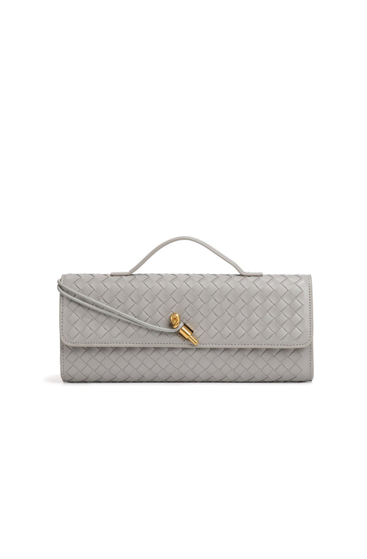 Sac baguette élégant pour femme, design tressé raffiné, bandoulière ajustable, touche chic.