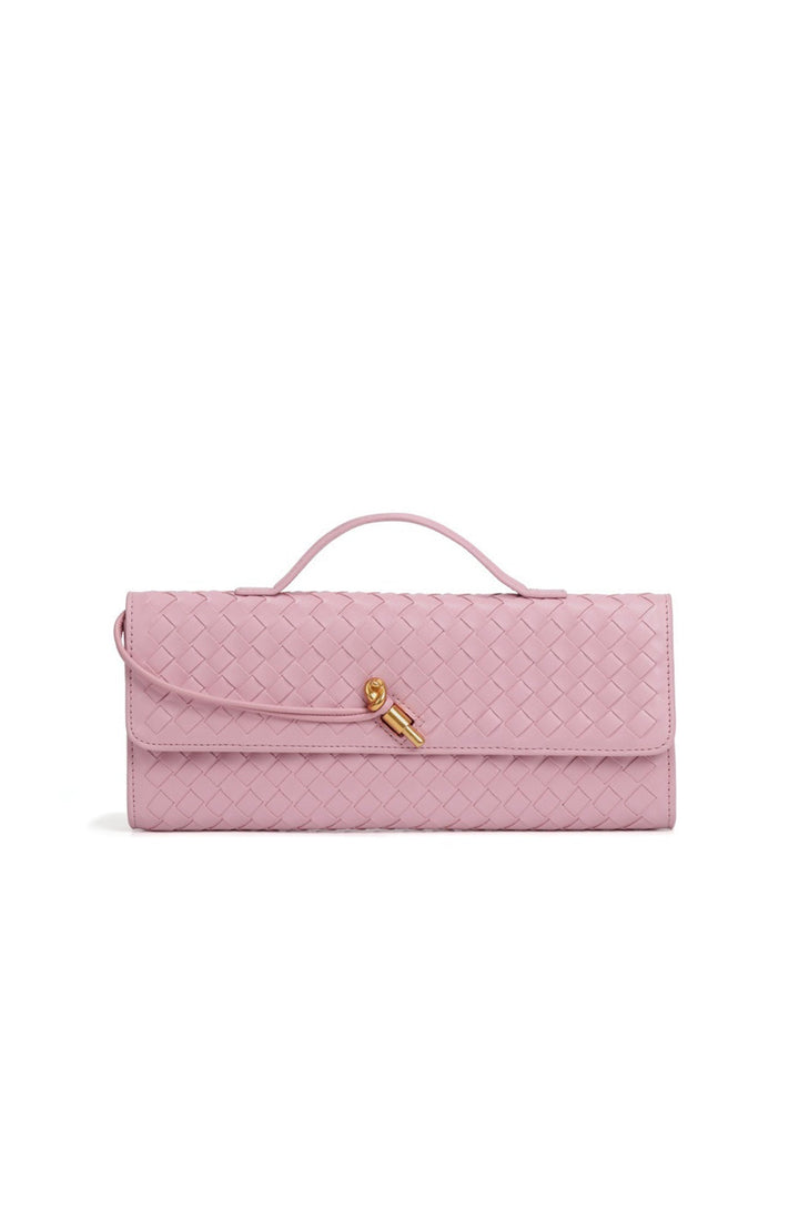 Sac baguette tressé, accent mode pour femme, rehausse n'importe quelle tenue, bandoulière réglable.