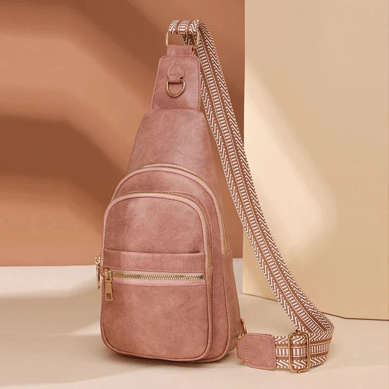 Sac banane femme tendance pour activités sportives et loisirs, en cuir PU, porté en bandoulière.