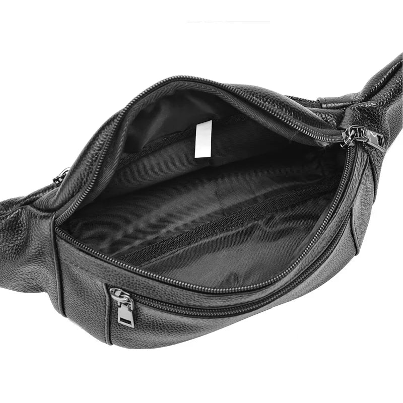 Homme portant un sac banane bandoulière en cuir synthétique, prouvant son élégance et fonctionnalité