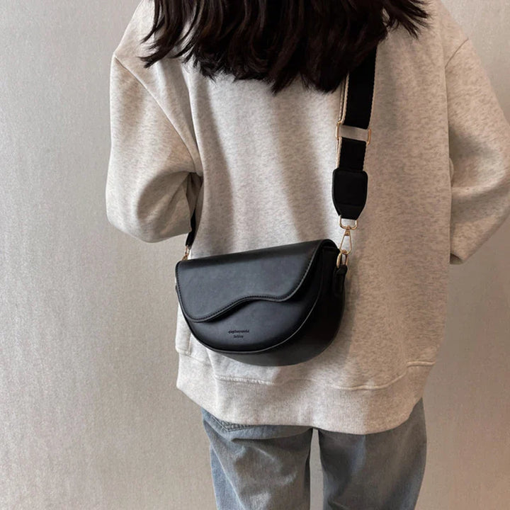 Sac banane bandoulière femme en cuir PU de qualité, accessoire mode élégant et durable.