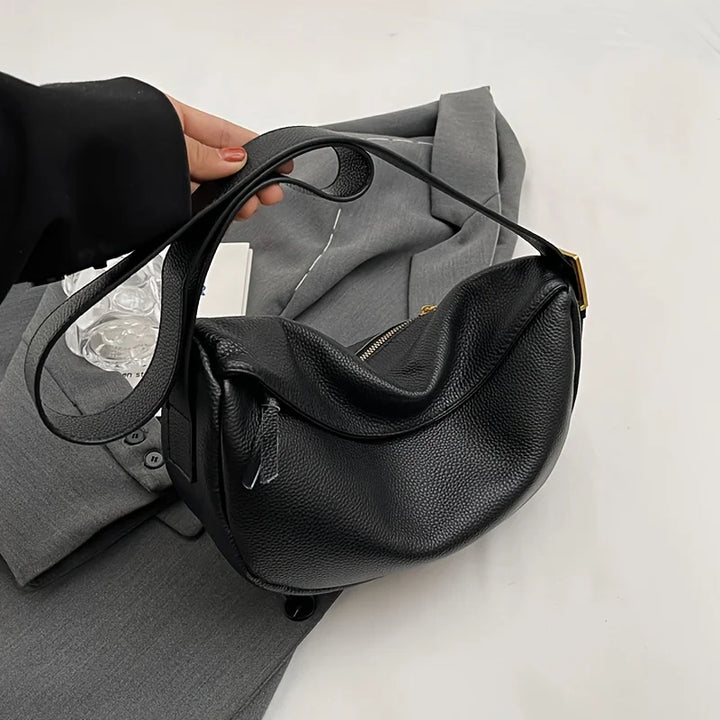 Sac banane tendance pour femme, avec compartiments, idéal pour transporter l'essentiel avec élégance.