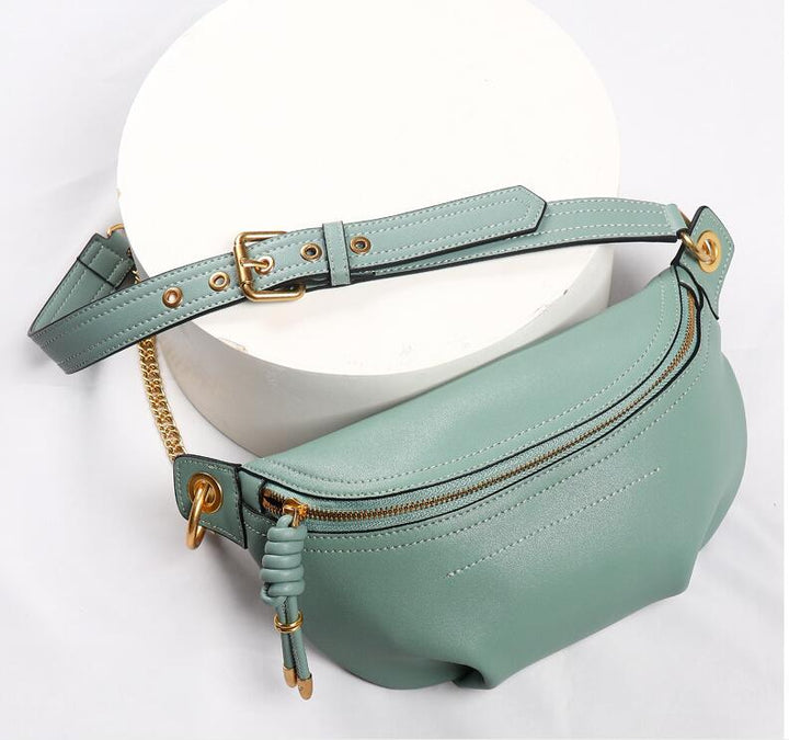 Vue intérieure du sac banane Élise, montrant l'espace de rangement pour les essentiels.