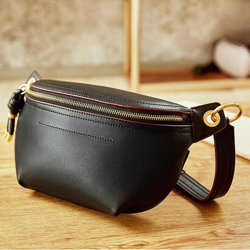 Sac banane Élise en cuir femme, design moderne, idéal pour un look quotidien chic.