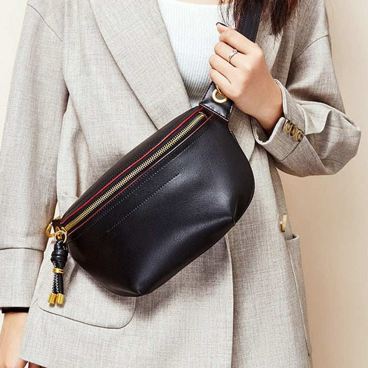 Sac banane cuir femme Élise, vue de face, montrant la fermeture éclair et les surpiqûres.