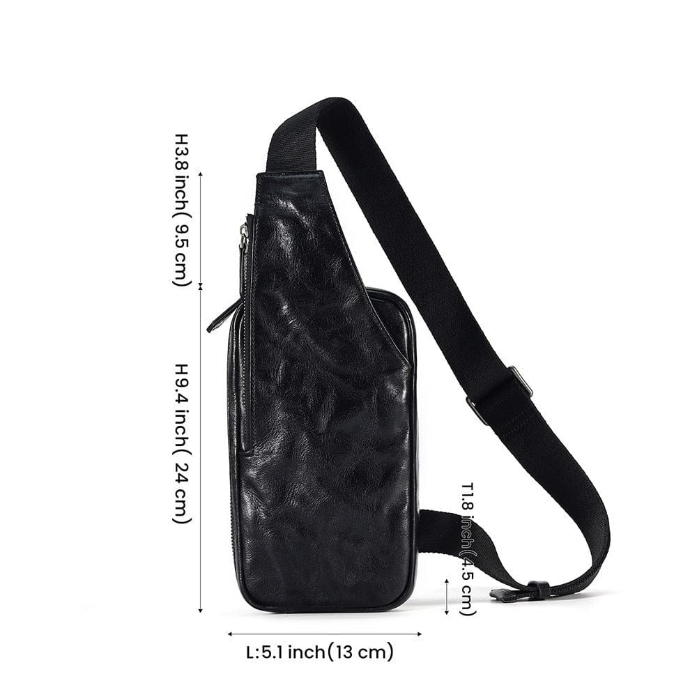 Gros plan d'un sac banane en cuir pour homme, montrant la qualité du cuir et les finitions soignées