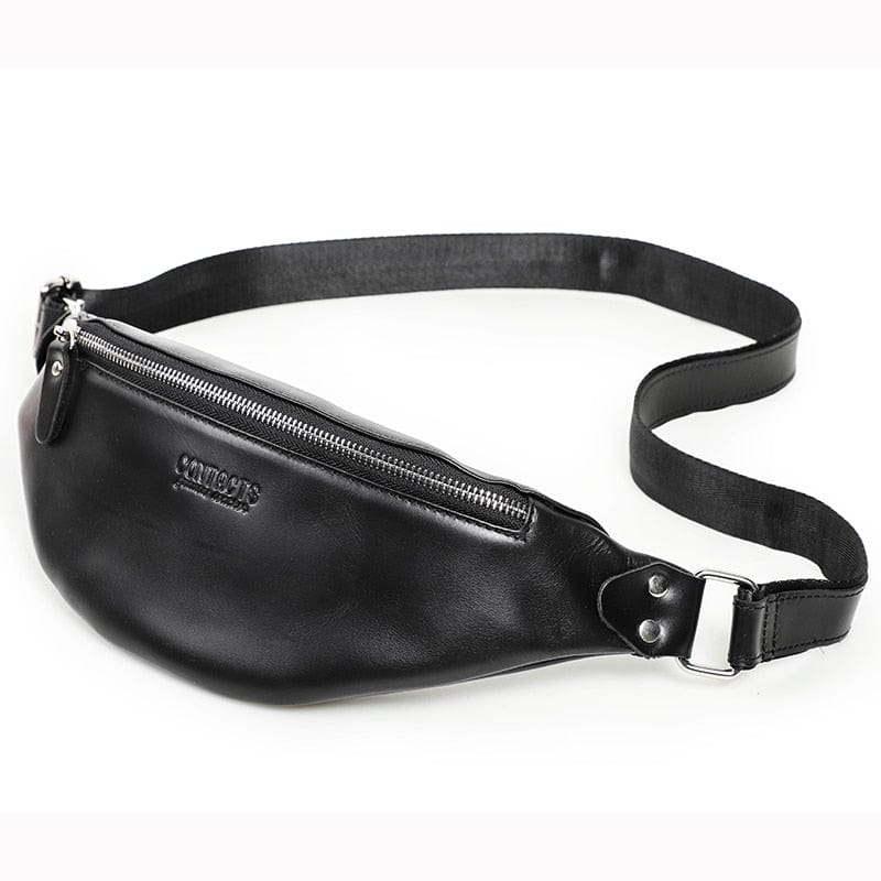 Sac banane en cuir noir pour homme, porté en bandoulière, idéal pour un style masculin chic et décontracté.