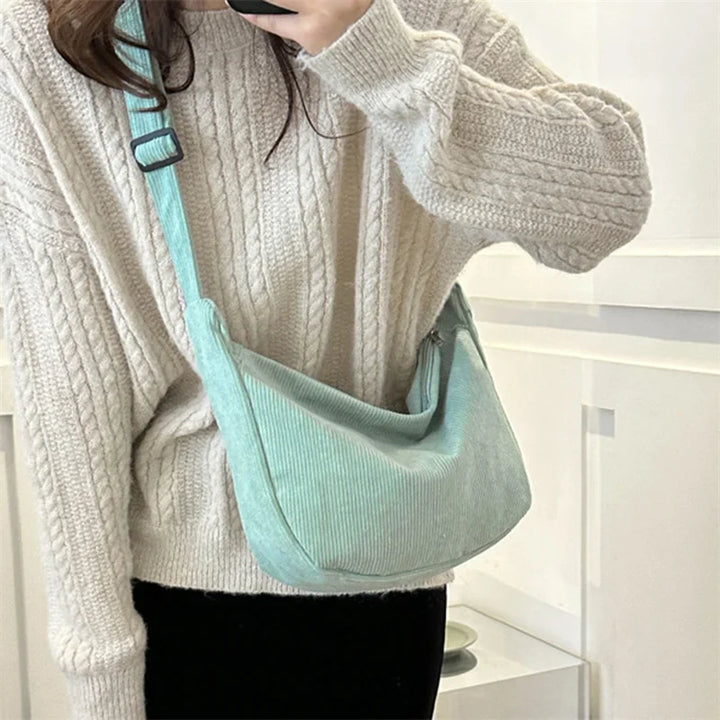 Sac banane pratique en velours pour femmes, un accessoire mode confortable pour vos essentiels.