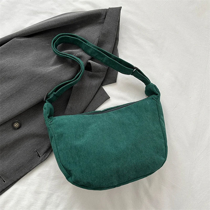 Élégant sac banane en velours pour femmes, à porter croisé ou à la taille, très pratique.