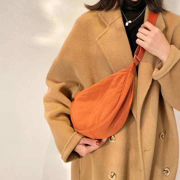 Sac banane femme multi-couleur, style bandoulière, léger et pratique pour toutes occasions.