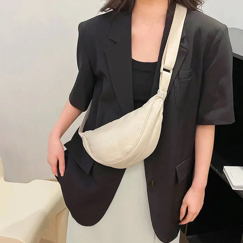 Sac banane bandoulière femme léger, parfait pour voyage, sport ou usage quotidien, très pratique.