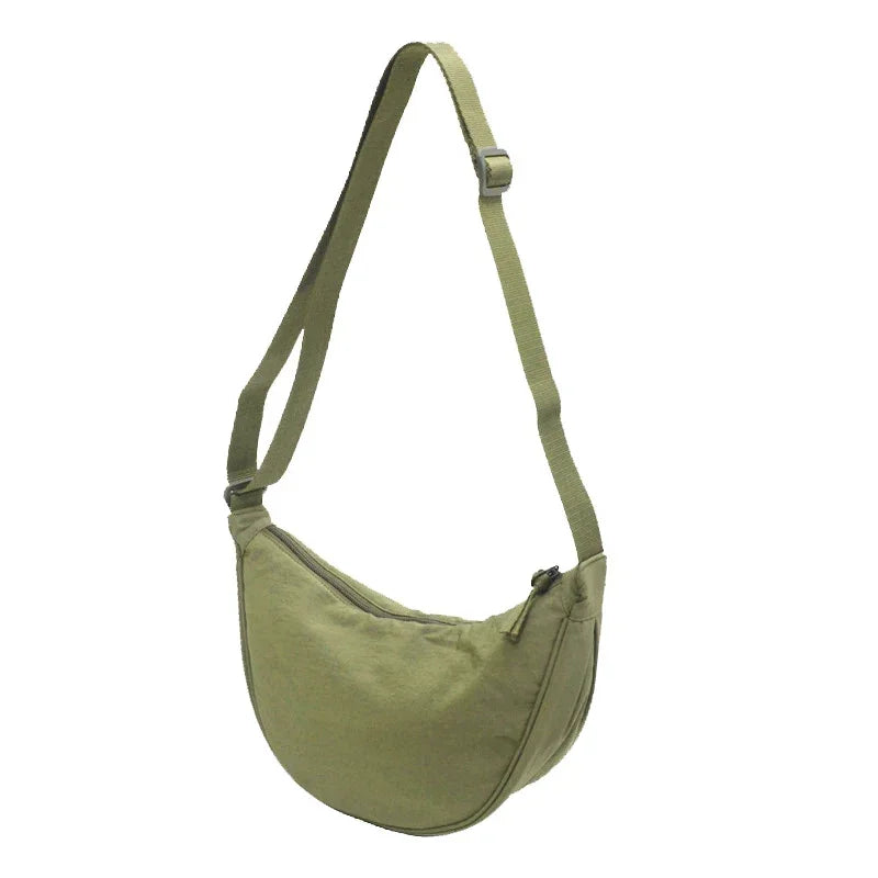 Sac banane bandoulière femme, léger et compact, parfait pour garder vos essentiels à portée de main.