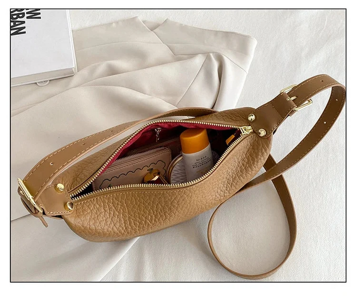 Accessoire de mode: sac banane femme camel en similicuir. Finition impeccable, idéal pour toute tenue.
