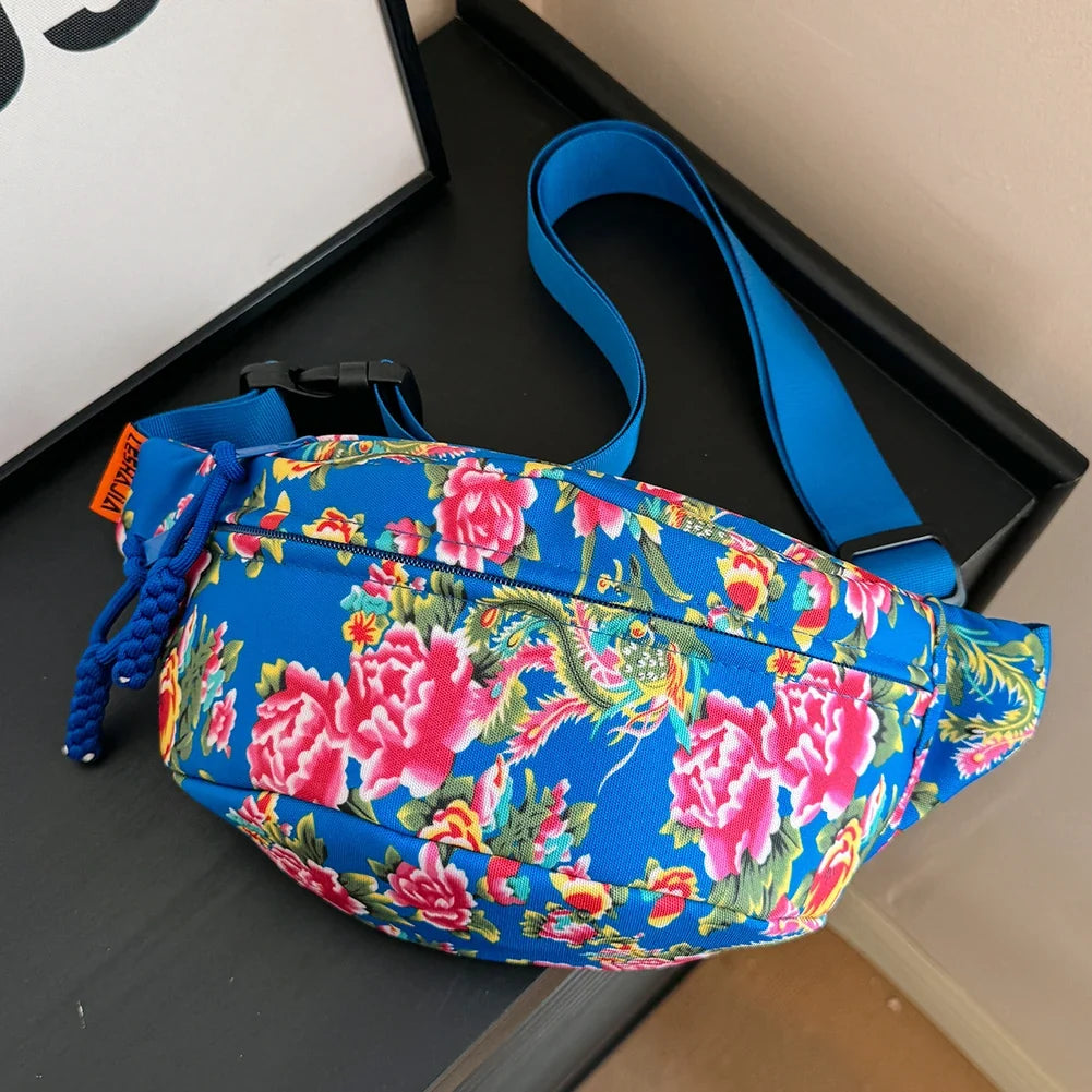 Sac banane fleuri élégant pour femme, style printanier, ajoute une touche chic à votre tenue.