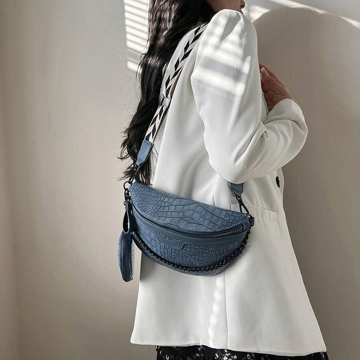 Sac banane Amaranta avec texture du cuir PU, un accessoire mode durable et stylé