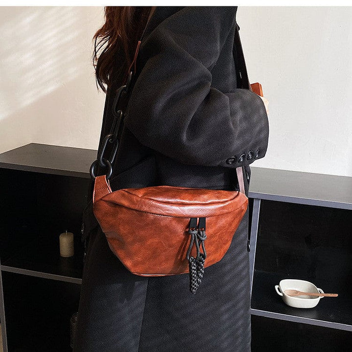 Sac banane femme en cuir PU, vue de dos, montrant la sangle réglable et confortable.