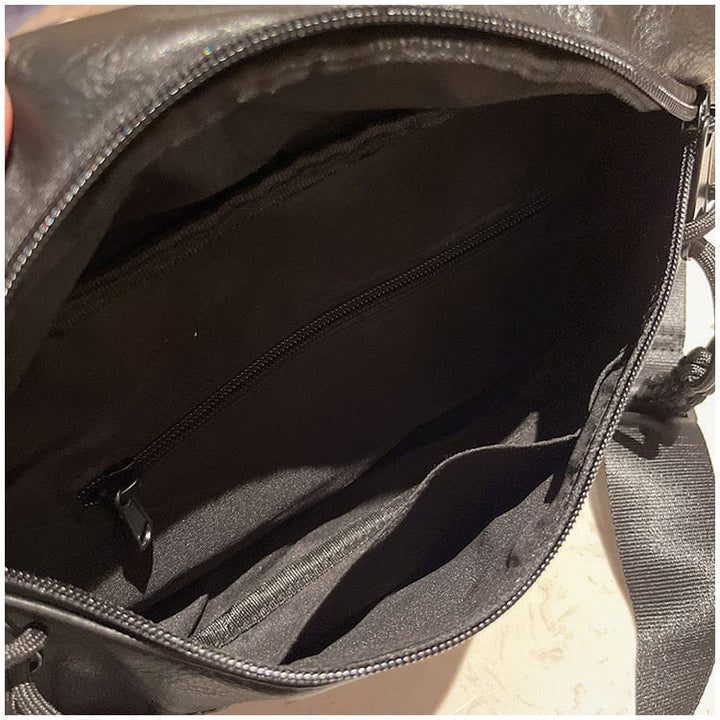 Sac banane femme noir, texture cuir PU, design épuré et tendance