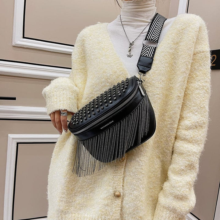 Sac banane blanc, en cuir PU, ajoute une touche d'élégance à toute tenue féminine.