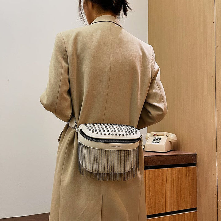 Sac banane vert en cuir PU, pour un style audacieux et décontracté à la fois.