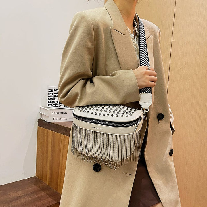 Sac banane blanc en cuir PU, un accessoire intemporel pour toutes les femmes.