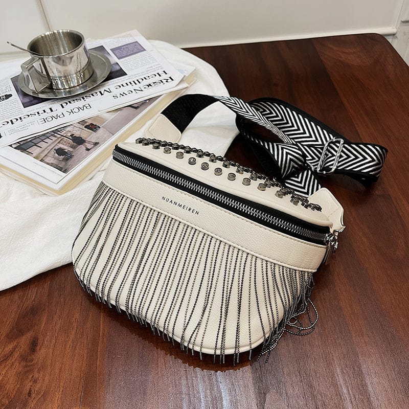 Sac banane femme noir en cuir PU, élégance et confort combinés dans un sac.