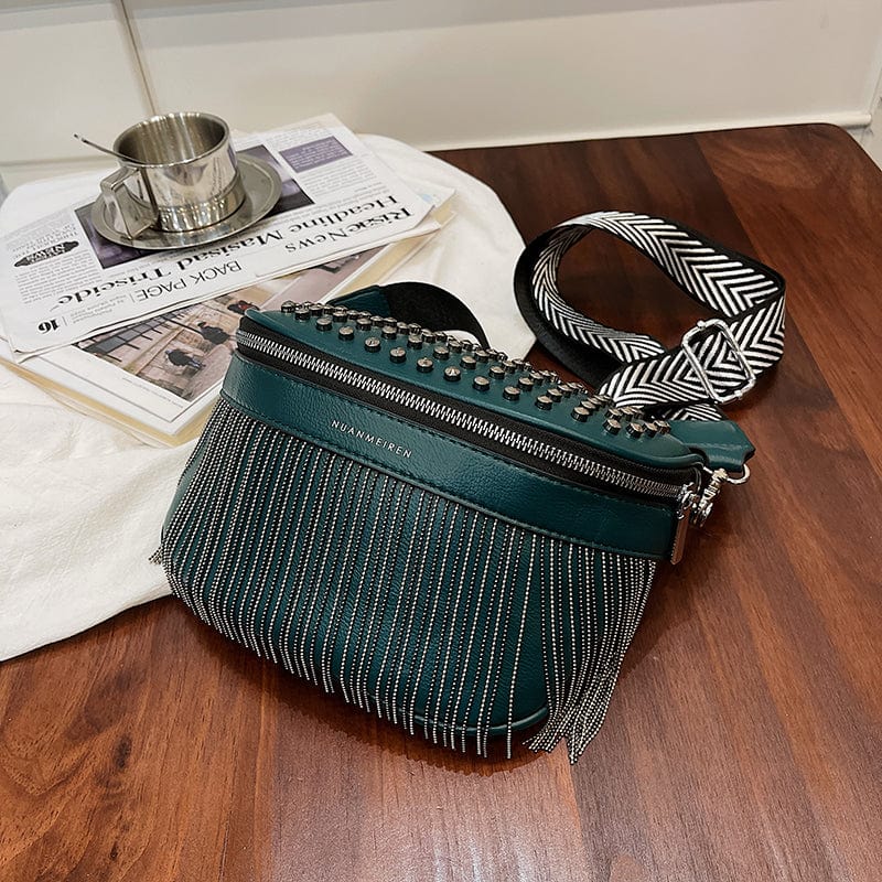 Sac banane vert fashion en cuir PU, un accessoire mode femme tendance et pratique.