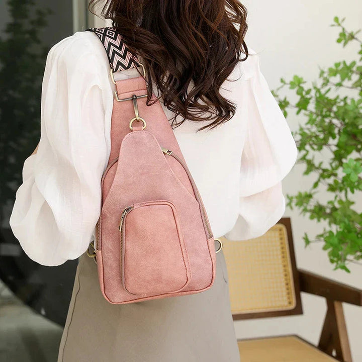 Sac banane femme en cuir PU, gros plan sur le zip métallique argenté, pour une sécurité accrue