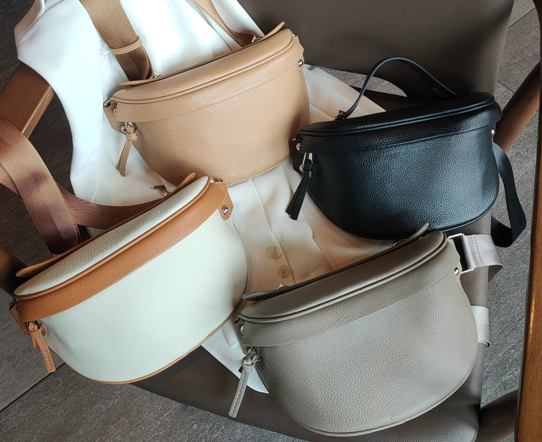 Détail du fermoir doré sur le sac banane Catalina en cuir véritable, ajoutant une touche d'élégance.