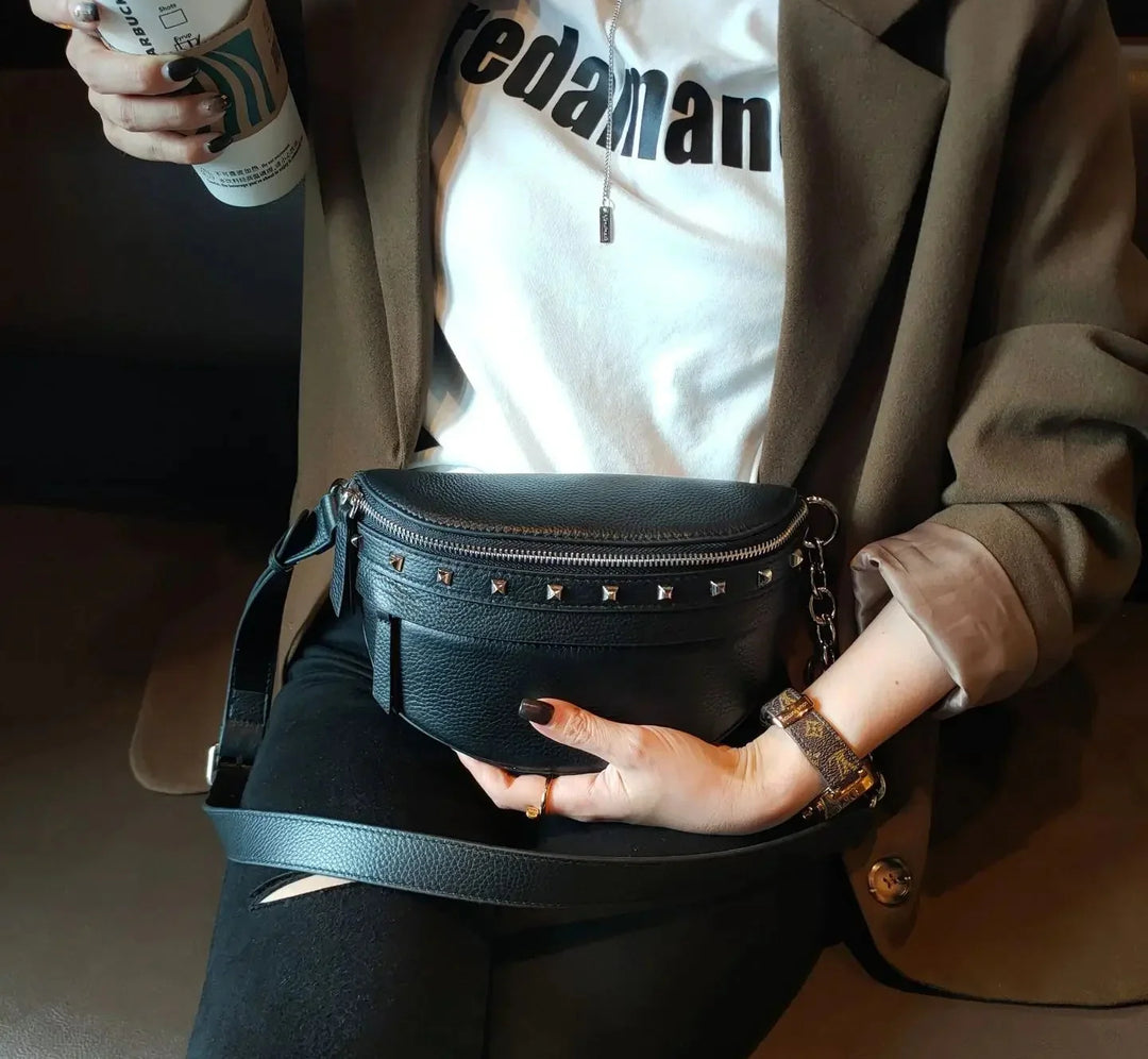 Sac banane marron en cuir véritable, style chic et pratique pour un look mode femme moderne.