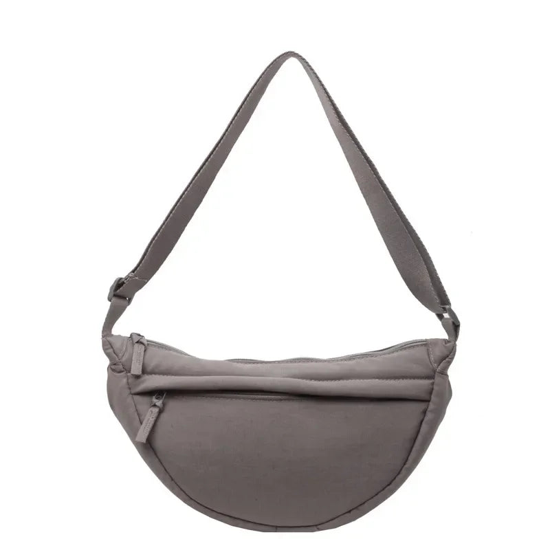 Sac banane femme résistant en nylon, compagnon fiable pour toutes vos aventures et le quotidien actif.
