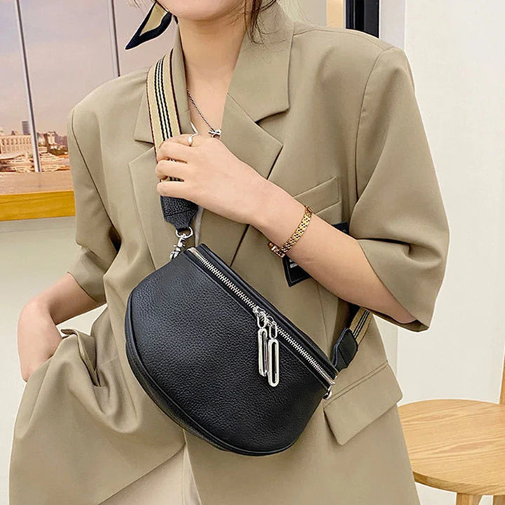 Élégant sac banane femme en similicuir, parfait pour un style urbain sophistiqué et pratique.