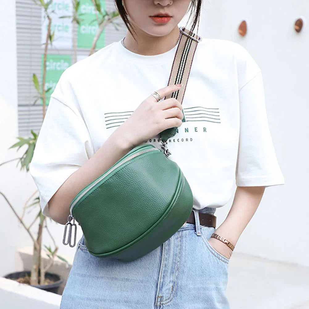 Sac banane femme en similicuir, design chic pour un accessoire quotidien et une mode pratique.