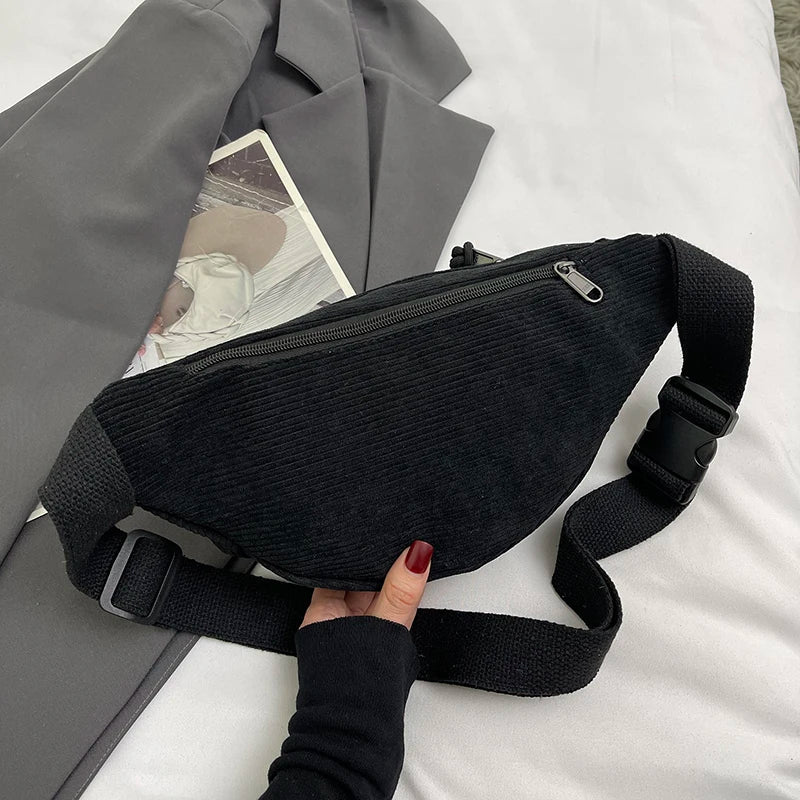 Sac banane femme velours chic, accessoire mode bandoulière compact et pratique pour femme.