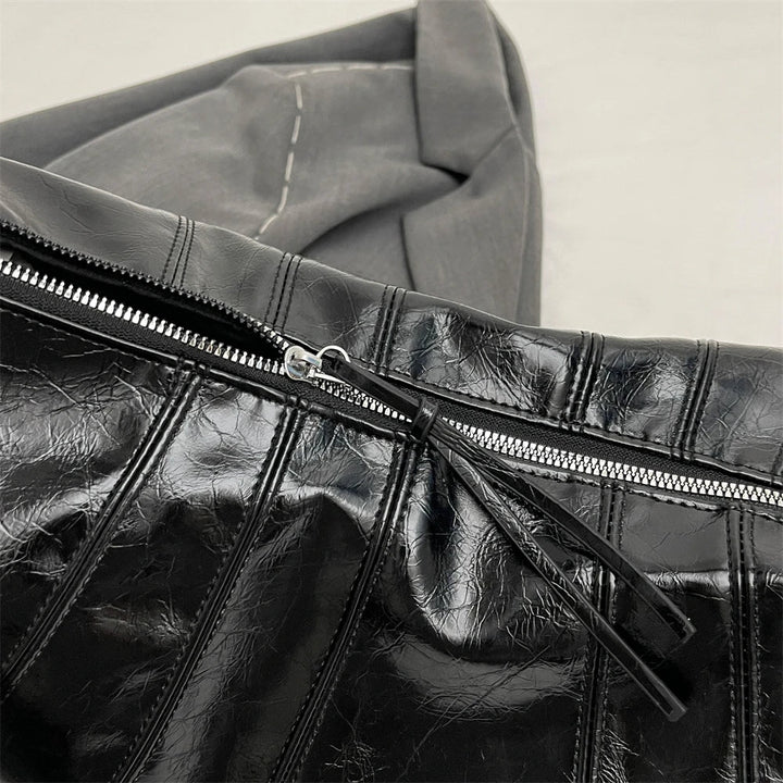 Sac banane femme porté bandoulière, grand et chic, pour un style contemporain.