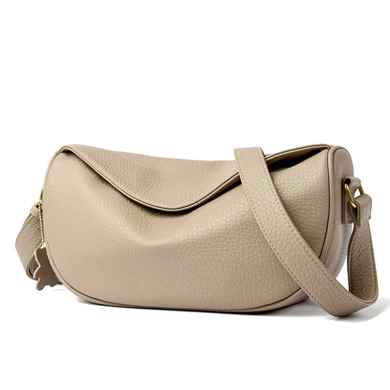 Sac banane élégant, femme, en cuir souple, accessoire mode bandoulière polyvalent.