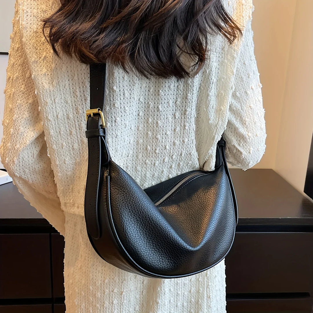 Sac banane beige élégant pour femme, en similicuir, idéal comme sac épaule pratique et mode.
