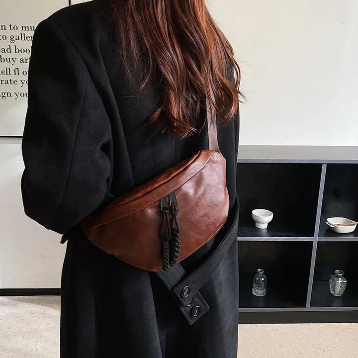 Sac banane chic pour femme, accessoire de mode élégant en similicuir, style polyvalent.