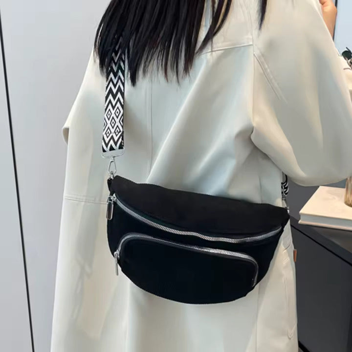 Sac banane femme beige en velours côtelé, look élégant porté épaule ou croisé. Idéal au quotidien.