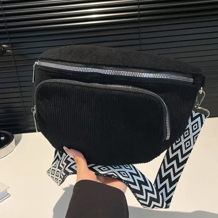 Sac banane femme en velours côtelé, texture douce et élégante. Parfait comme sac porté épaule.