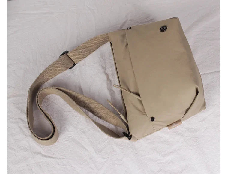 Sac banane femme ajustable, léger et confortable. Parfait pour les sorties urbaines, les voyages et le sport.