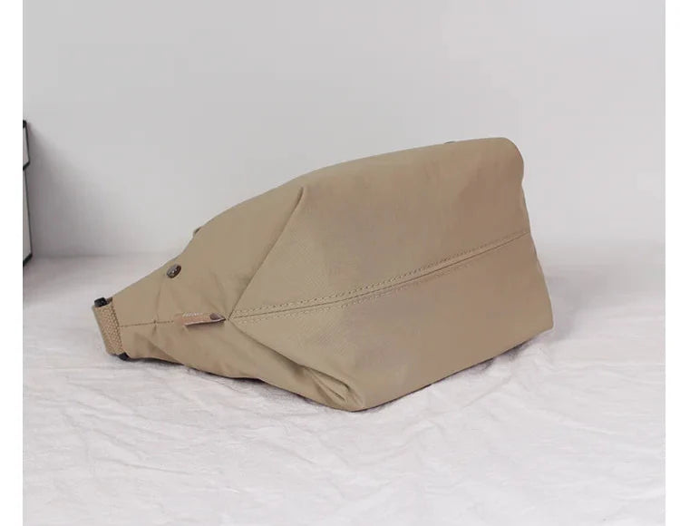 Sac banane femme polyvalent, à porter en bandoulière. Léger, imperméable et pratique pour toute activité.
