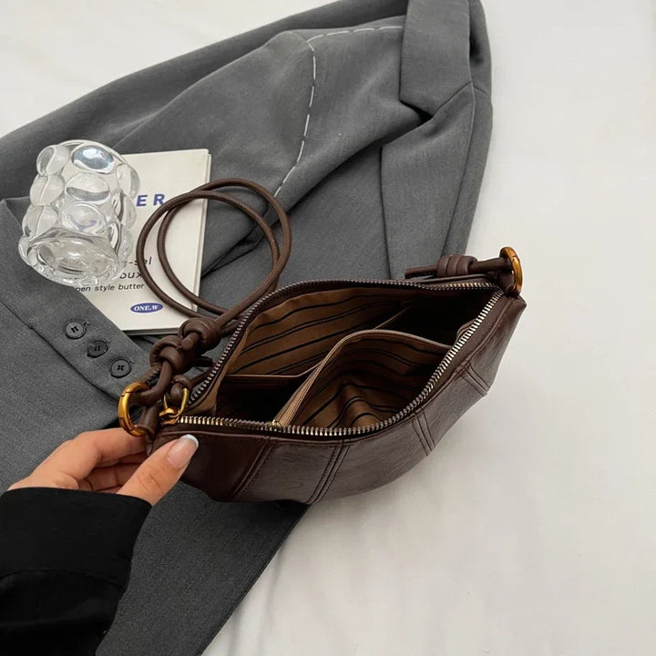 Sac banane femme similicuir marron, pratique et chic, pour un look tendance.