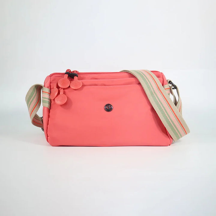 Sac banane femme noir, élégant et pratique en nylon imperméable. Idéal pour voyage et sécurité.